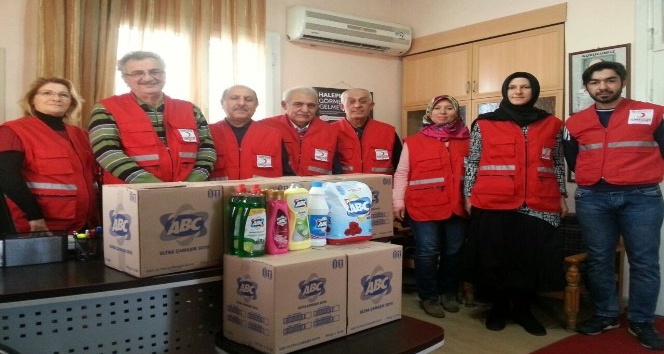 Kızılay, Osmaniye’de ihtiyaç sahibi 100 aileye temizlik malzemesi dağıttı