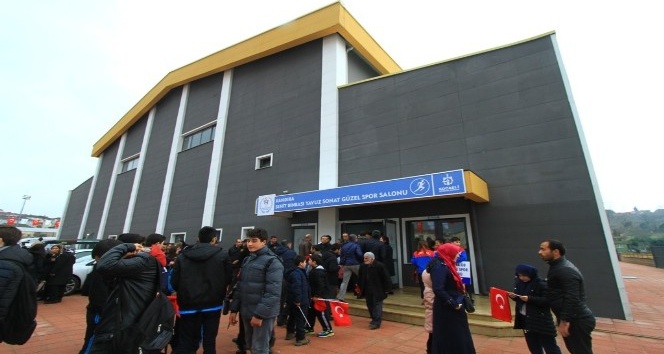 Kandıra spor salonuna şehit binbaşının adı verildi