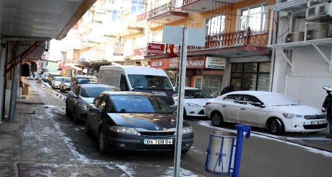 Hatalı park trafik akışını engelliyor