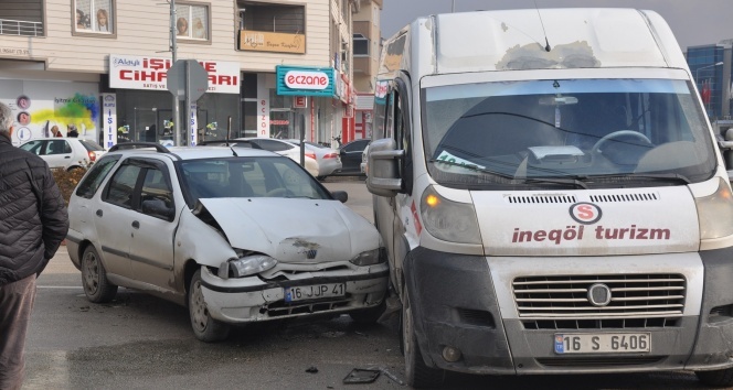 Bursa&#039;da 7 aracın karıştığı 4 ayrı kazada 3 kişi yaralandı