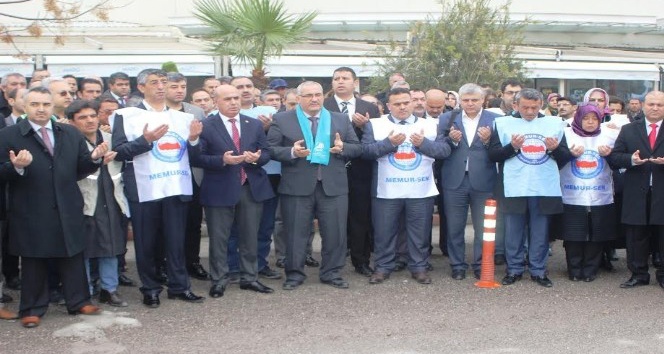 Halep’ten tahliye edilen Suriyelilere 100 ton un yardımı