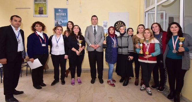 Osmaniye kız öğrenci yurdunda dart müsabakaları yapıldı
