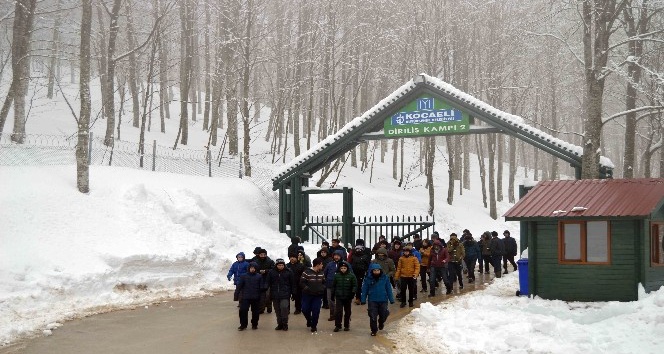 Diriliş kampına gençler akın etti