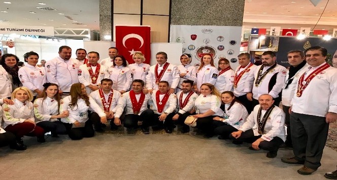 Aydınlı şef üstün hizmet belgesi ve nişanıyla ödüllendirildi