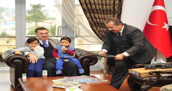 Şehit çocuklarına bilgisayar hediye edildi