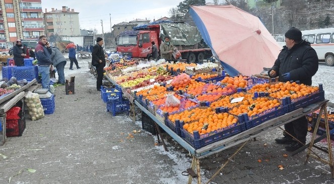 Ilgaz'da Soğuk Hava Pazarı Etkiledi