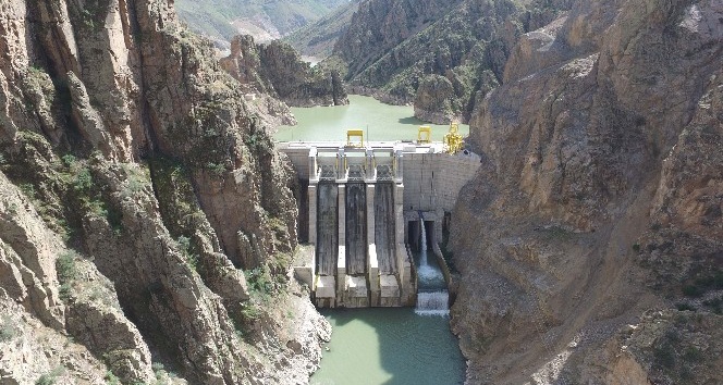 Güllübağ Barajı ve HES Doğuyu aydınlatmaya devam ediyor