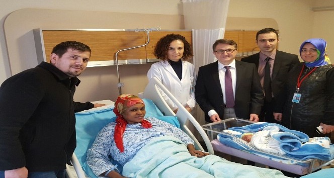 Genel Sekreter yeni yılın ilk bebeğini ziyaret etti