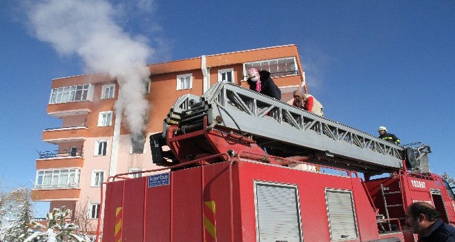 Yozgat’ta bir binada çıkan yangın paniğe neden oldu