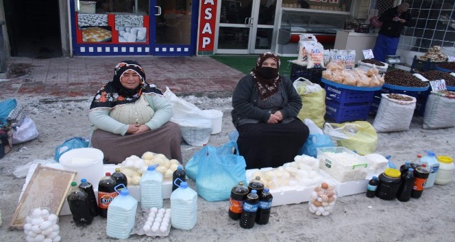 Soğuk hava köylü pazarını da vurdu