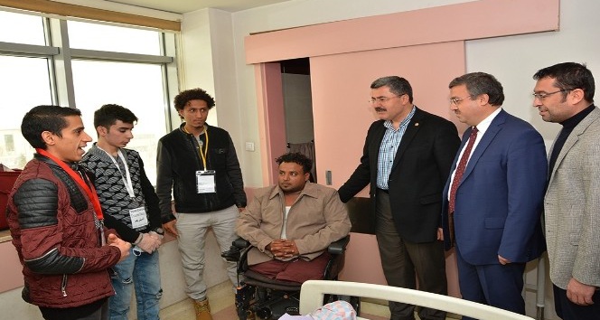 AK Parti heyetinden Yemenli hastalara ziyaret