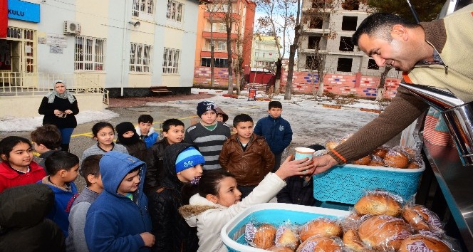 Aksaray Belediyesi’nden öğrencilere sıcak çorba