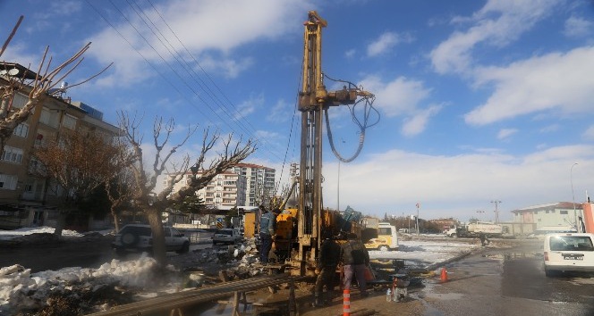 Larende alt geçidinde sondaj çalışmaları başladı