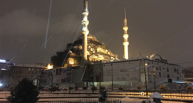 İstanbul’u etkisi altına alan kar yağışı sürüyor