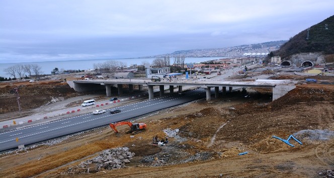 Trabzon’da trafik yoğunluğuna neden olan yonca kavşak inşaatı şekilleniyor