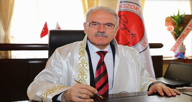 Rektör Karacabey, 10 Ocak Çalışan Gazeteciler Günü’nü kutladı
