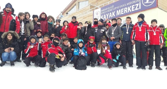 Hakkari’de Kulüplerarası Alp Disiplini Kayak İl Birinciliği Yarışması