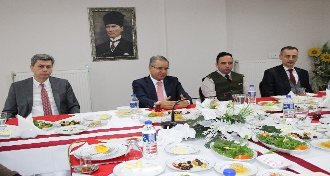 Vali Tapsız, Karaman basını ile biraraya geldi