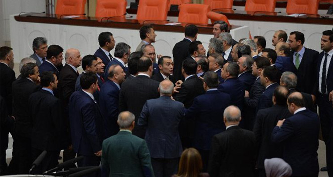 Genel Kurulda AK Parti ile CHP milletvekilleri arasında tartışma