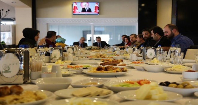 Tosya Kaymakamı Deniz Pişkin gazetecilerle kahvaltıda buluştu