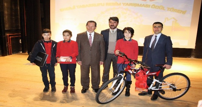 Dereceye giren öğrencilere ödülleri verildi