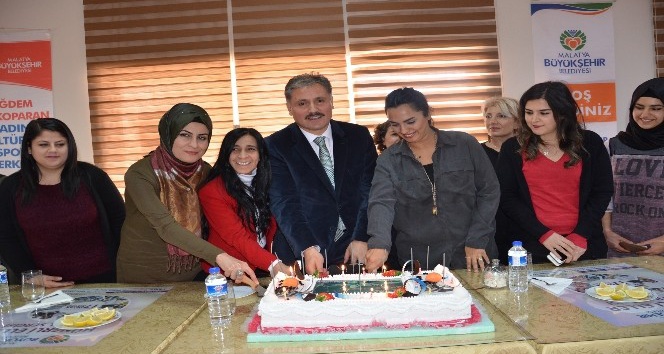 Büyükşehir’den bayan gazetecilere özel kutlama