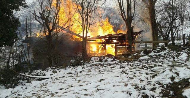 Kastamonu’da ev ve ambar yandı, 8 hayvan telef oldu