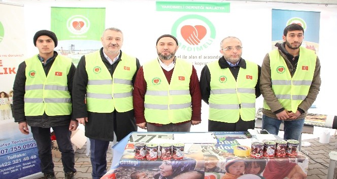 Halepliler için yardım çadırı kurdular