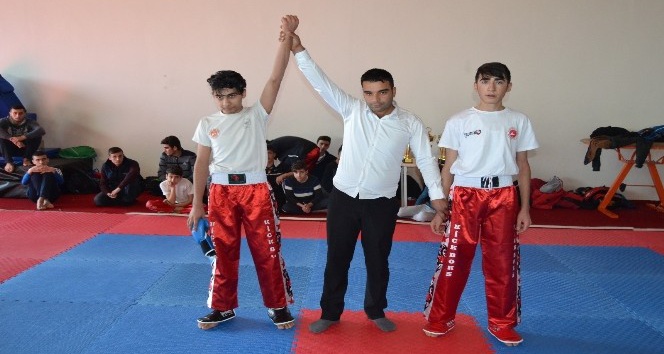 Kick boks okul sporları il şampiyonası yapıldı