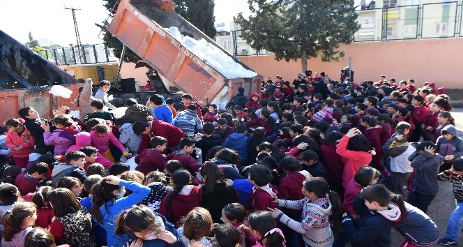 Başkan Çetin’den öğrencilere kar sürprizi