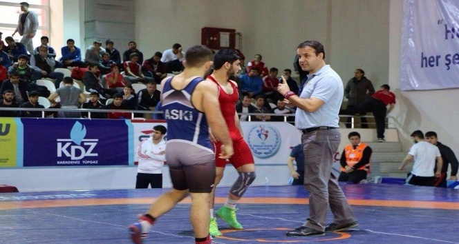 Malatyalı güreş hakemi Mehmet Arı İran ’da Türkiye’yi temsil edecek