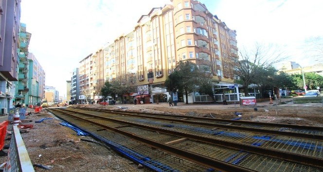 Adliye ve Yeni Cuma önünde tramvay çalışmaları ilerliyor