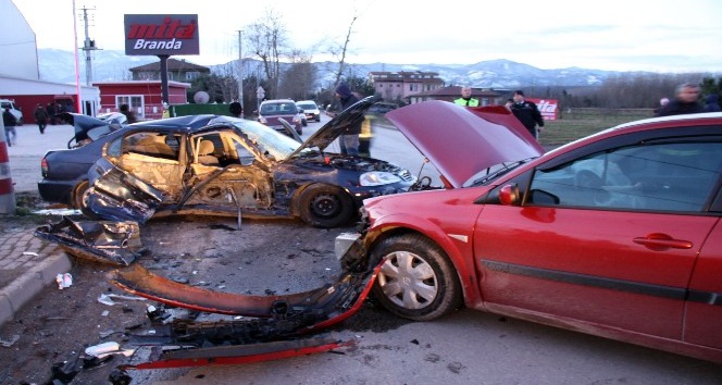 Kocaeli’de trafik kazası: 4 yaralı