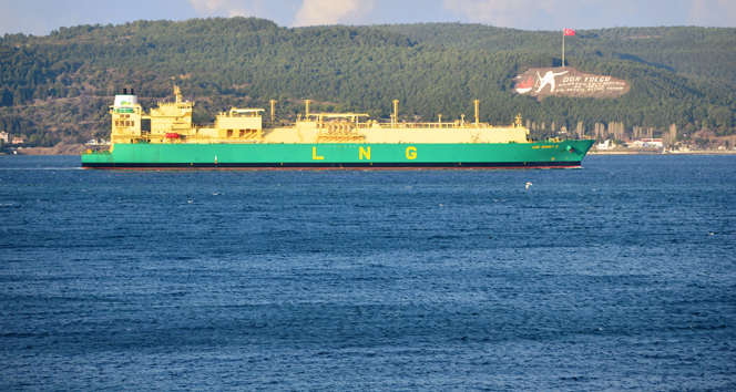 Doğalgaz tankeri Çanakkale Boğazı’nı kapattı