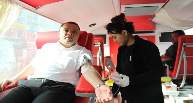 AK Parti il teşkilatından kan bağışı