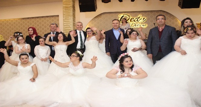 Denizli’de ’Aramızda artı bir kromozomun lafı olmaz’ defilesi