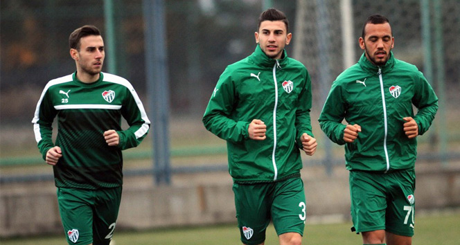 Bursaspor&#039;un yeni transferleri ilk antrenmanlarına çıktı
