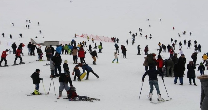 Kayak merkezine yoğun ilgi