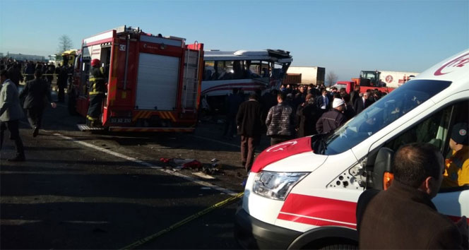 Tır yolcu midibüsüne çarptı: 1 ölü, 7 yaralı