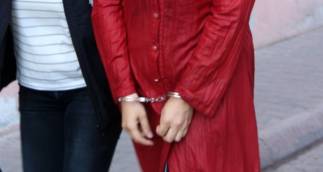 Denizli&#039;de FETÖ&#039;den 8 kadın öğretmen tutuklandı
