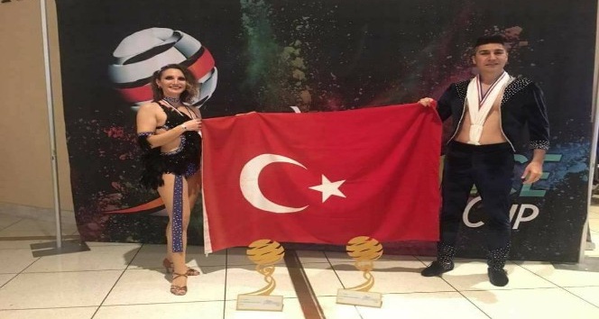 Ataşbak, dünya şampiyonu dansçıları kabul etti