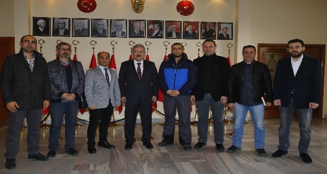 Gazeteciler İzmir Valisi Erol Ayyıldız’ı ziyaret etti