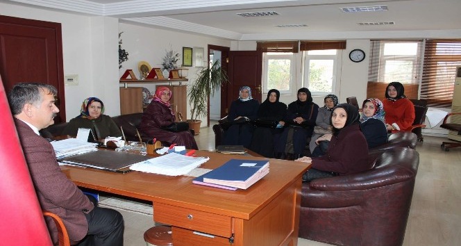 AK Parti Kadın Kollarından Başkan Karakullukçu’ya ziyaret