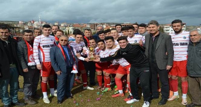 Kulaspor şampiyonluk kupasını aldı