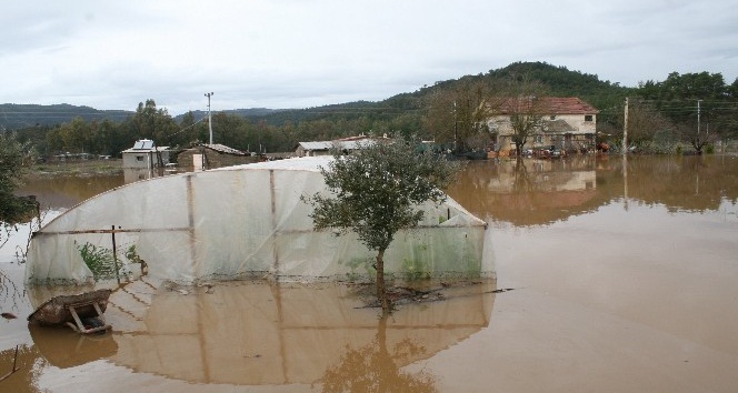 Marmaris ve Çevresinde Şiddetli Yağış Hayatı Olumsuz Etkiliyor
