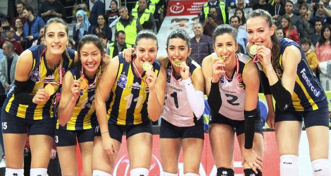 Kupa Voley şampiyomu Fenerbahçe