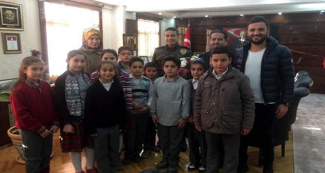 İlköğretim okulu öğrencilerinden Emniyet Müdürüne ziyaret