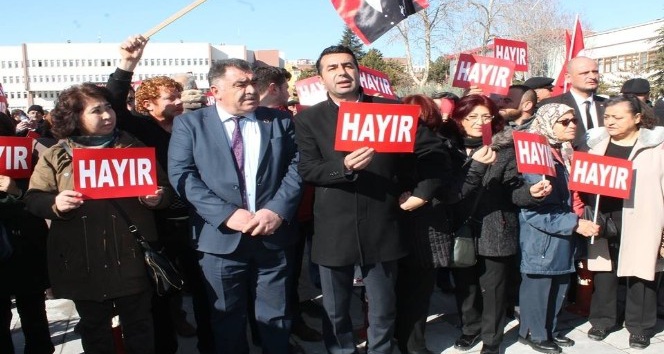 Niğde CHP ‘Ayağa kalkıyoruz’ sloganıyla meydanlarda