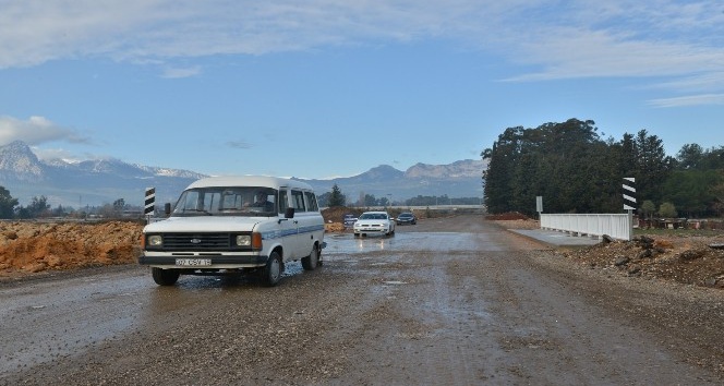Göksu Çayı Köprüsü araç geçişine açıldı