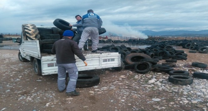 Manavgat’ta eski araç lastikleri toplanıyor